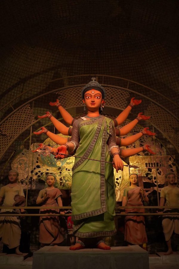 দক্ষিণ কলকাতার সমাজ সেবী সংঘের প্রতিমা।