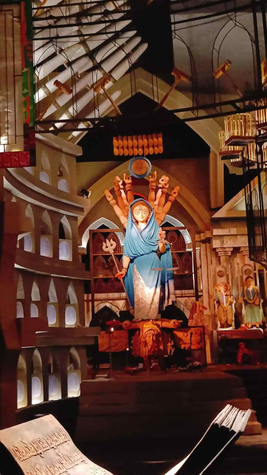 বাদামতলা আষাঢ় সংঘের প্রতিমা। 