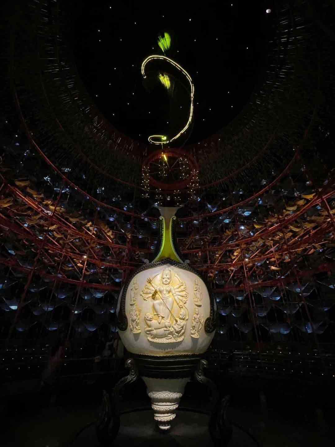 নাকতলা উদয়ন সংঘের প্রতিমা ও মণ্ডপের অন্দর সজ্জা। 