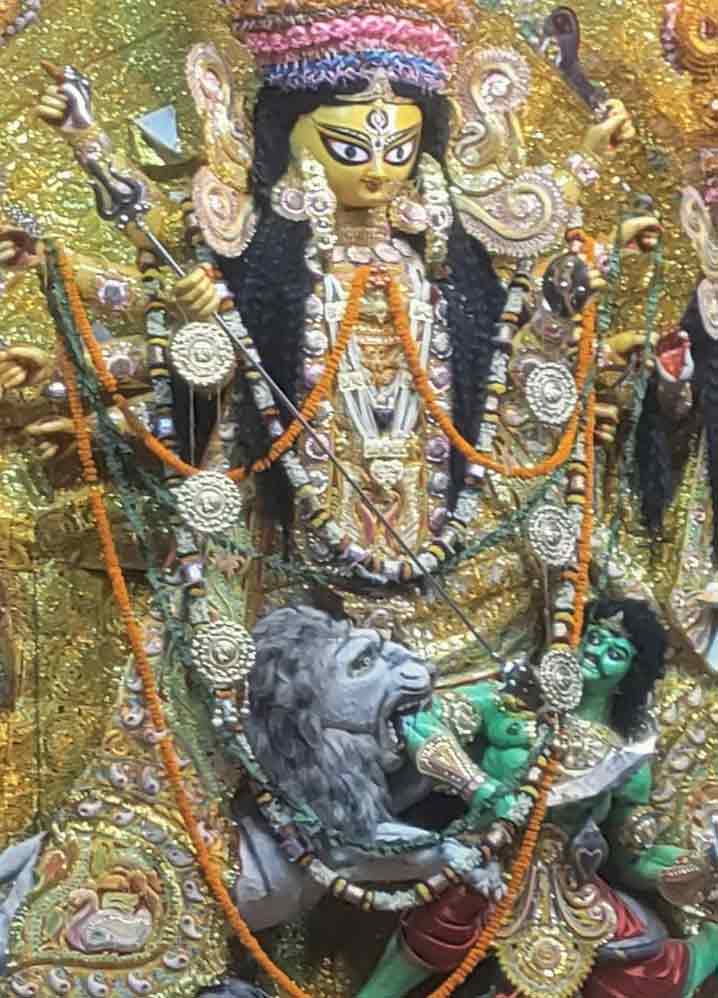 ম্যাডক্স স্কোয়ারের প্রতিমা। 