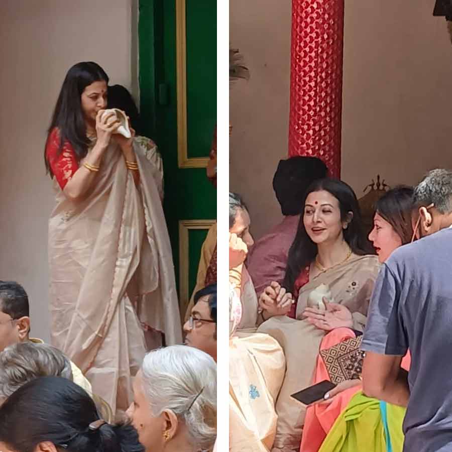 পুজোর কাজে ব্যস্ত কোয়েল মল্লিক। 