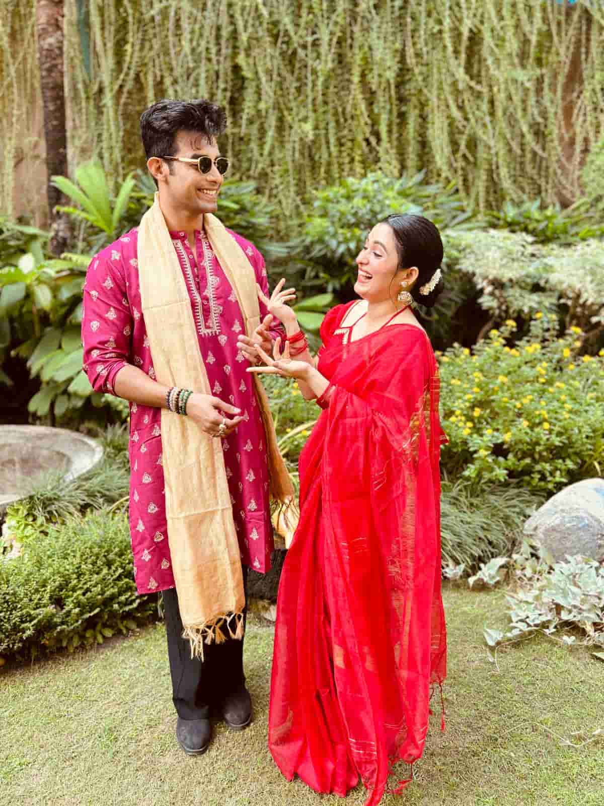 বিচারের ফাঁকে রণজয় এবং শ্যামৌপ্তিকে খুনসুটি করতে দেখা যায়। 