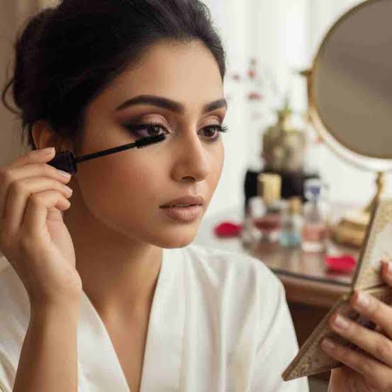 Five tips to follow while doing makeup during monsoon season dgtl