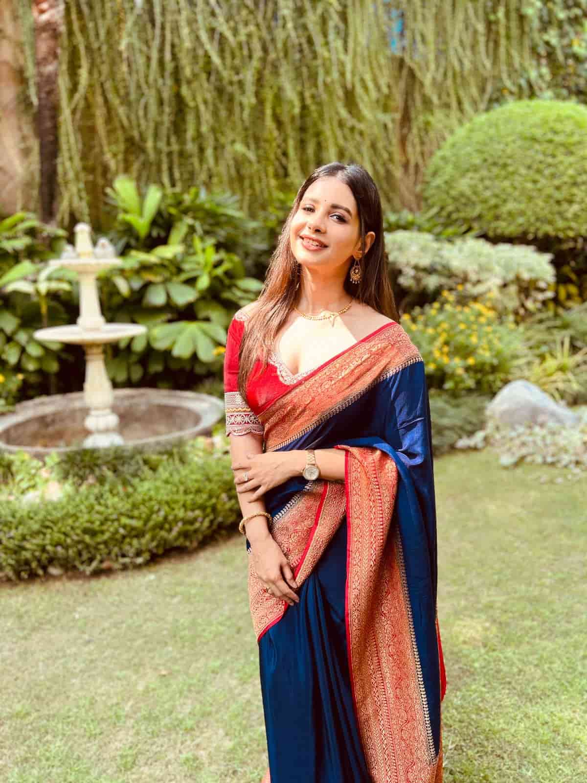 আবাসনের সিংহাসনের বিচারের দিন তাঁদের প্রত্যেকের সাজ যে অষ্টমীর সকালের জন্য একে বারেই যথাযথ সেটা বলার অপেক্ষা রাখে না। (‘আনন্দ উৎসব ২০২৫’-এর সাফল্যের নেপথ্যে রয়েছেন একাধিক সহযোগী। প্রেজ়েন্টিং পার্টনার ‘মারুতি সুজ়ুকি অ্যারেনা’। অন্যান্য সহযোগীরা হলেন ওয়েডিং পার্টনার ‘এবিপি ওয়ানস্টপ ওয়েডিং’, ফ্যাশন পার্টনার ‘কসমো বাজ়ার’, নলেজ পার্টনার ‘টেকনো ইন্ডিয়া ইউনিভার্সিটি’, ব্যাঙ্কিং পার্টনার ‘ইউনিয়ন ব্যাঙ্ক অফ ইন্ডিয়া’, কমফোর্ট পার্টনার ‘কার্লন’।)  (এই প্রতিবেদনটি ‘আনন্দ উৎসব’ ফিচারের একটি অংশ।)