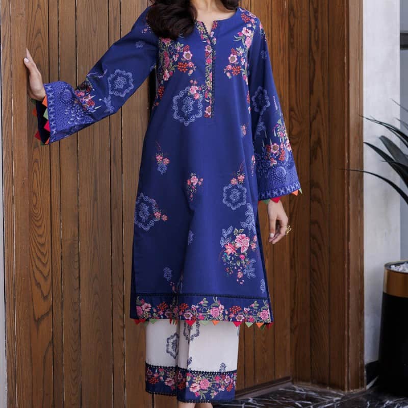 নবমীর দিন ভুলেও কালো রঙের পোশাক পরবেন না। বরং বেগুনি রঙের পোশাক পরুন।  দাম্পত্য কলহ এড়াতে নবমীর দিন লাউ খাবেন না। 