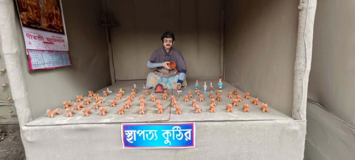 গ্রামাঞ্চলের মাটির তৈরি দোকান, গৃহস্থের আবাস্থল প্রভৃতি মণ্ডপসজ্জায় জায়গা করে নিয়েছে।