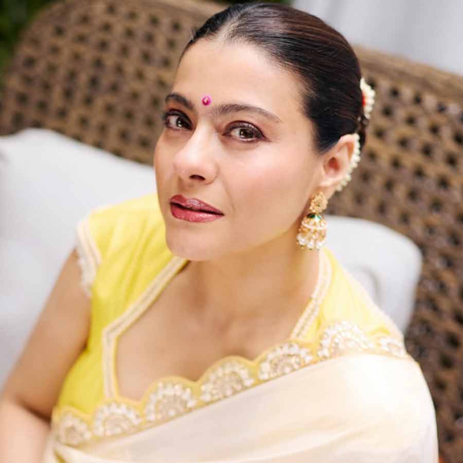 Kajol Ask Paps not to Shout While Ashtami Anjali dgtl