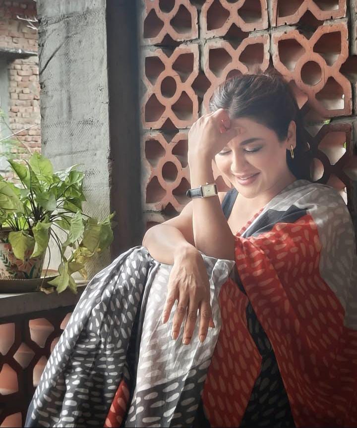 ৪। পুজোর দিনে অন্য মেজাজে অভিনেত্রী জয়া আহসান। অনুরাগীদের জানালেন শারদীয়ার শুভেচ্ছা। 