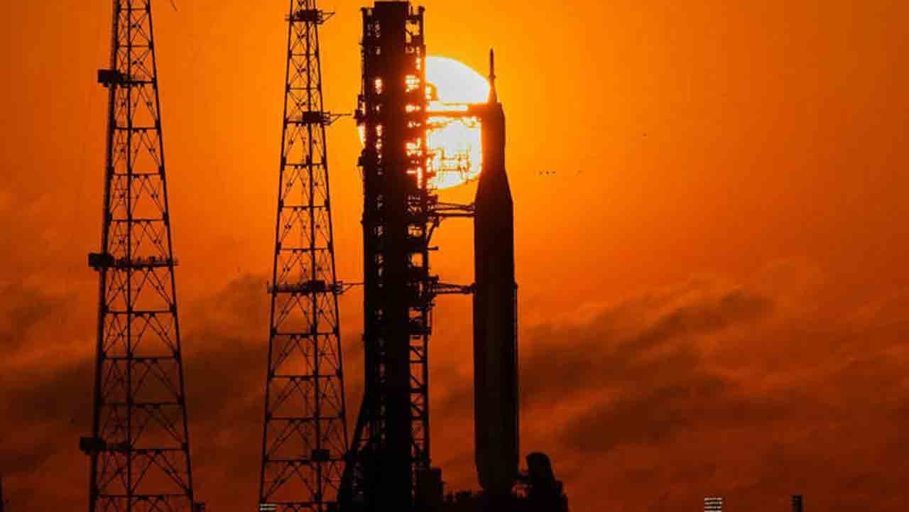 সব ঠিকঠাক চললে পাঁচ দশক পরে চাঁদে পা দেবে মানুষ।