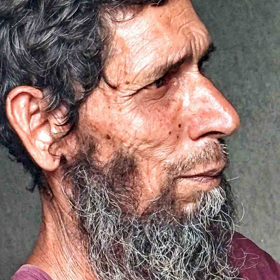 চিন্তিত খইরুল শেখ। 