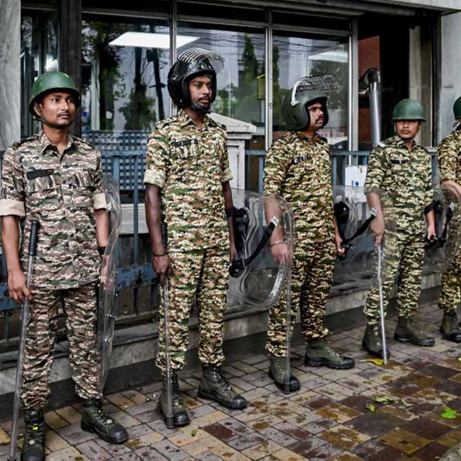 Police increase security outside West Bengal CEO\\\\\\\'s office