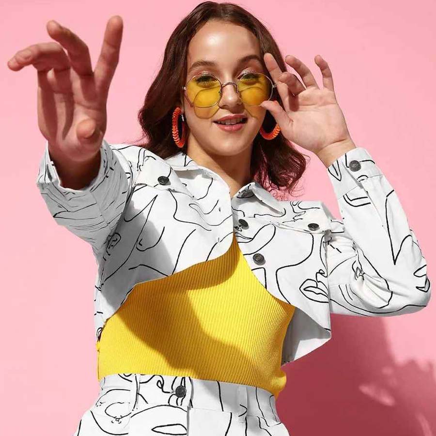 গরমের ফ্যাশনেও ‘ইন’ লেয়ারিং।