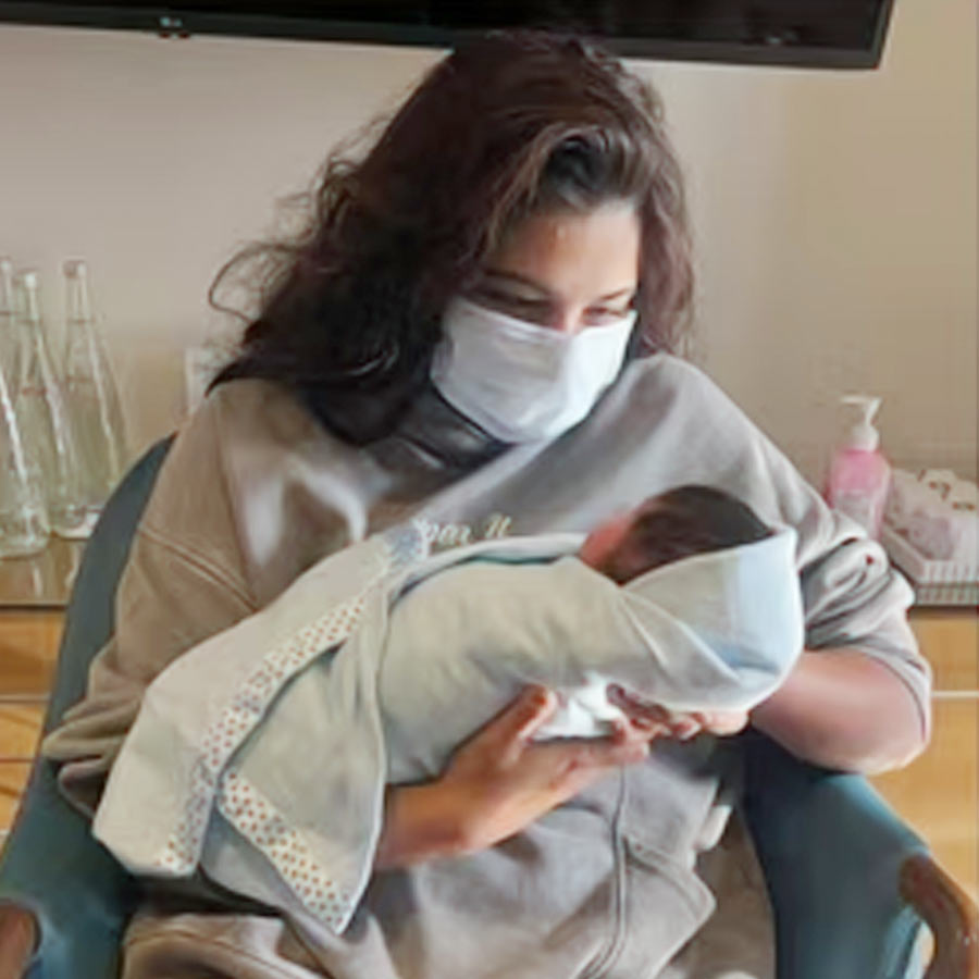 রিয়ার কোলে খুদে। 