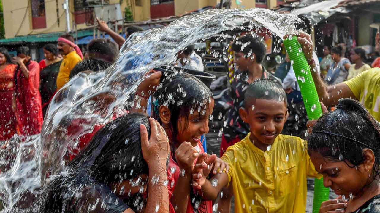 কলকাতায় আগামী কয়েক দিনে তাপমাত্রা বৃদ্ধির পূর্বাভাস।