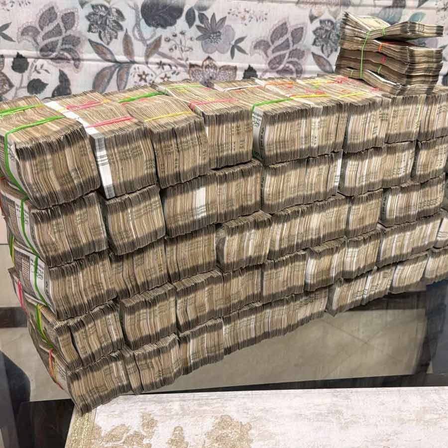 বেহালায় ইডির অভিযানে উদ্ধার টাকা।