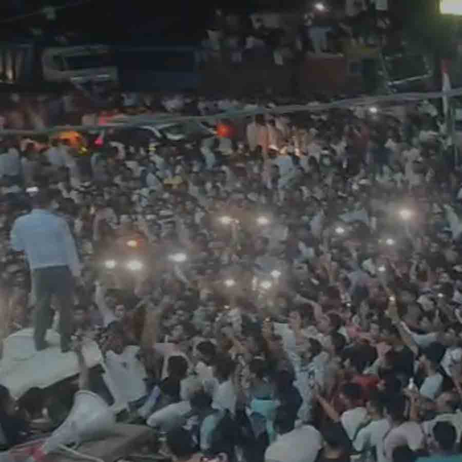 মালদহে ভোটার তালিকা থেকে ‘নাম বাদ পড়ার’ প্রতিবাদে বিক্ষোভ স্থানীয় বাসিন্দাদের।