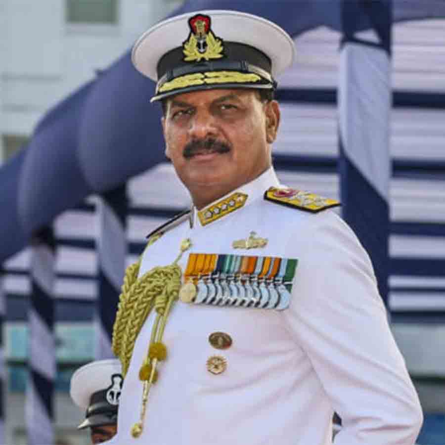 নৌবাহিনীর প্রধান অ্যাডমিরাল দীনেশ কে ত্রিপাঠী।