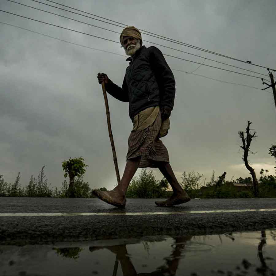 পশ্চিমি ঝঞ্ঝা সক্রিয় হওয়ার কারণে ঝড়বৃষ্টির সম্ভাবনা বাড়ছে। ছবি: পিটিআই।