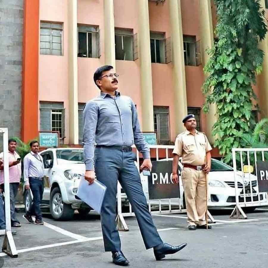 Meet IAS Officer of Maharashtra Who Got 24 Transfers in 21 Years of service