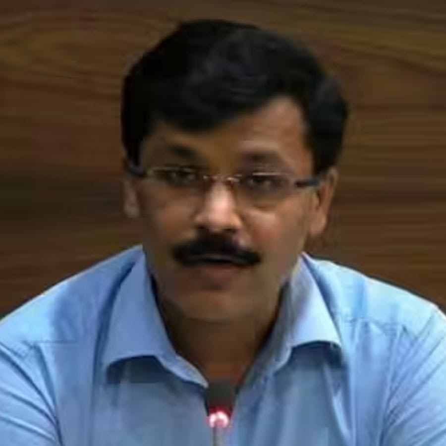 Meet IAS Officer of Maharashtra Who Got 24 Transfers in 21 Years of service