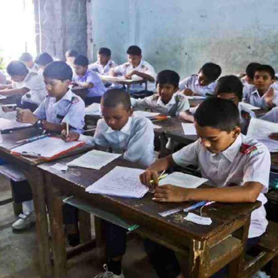 Meet IAS Officer of Maharashtra Who Got 24 Transfers in 21 Years of service