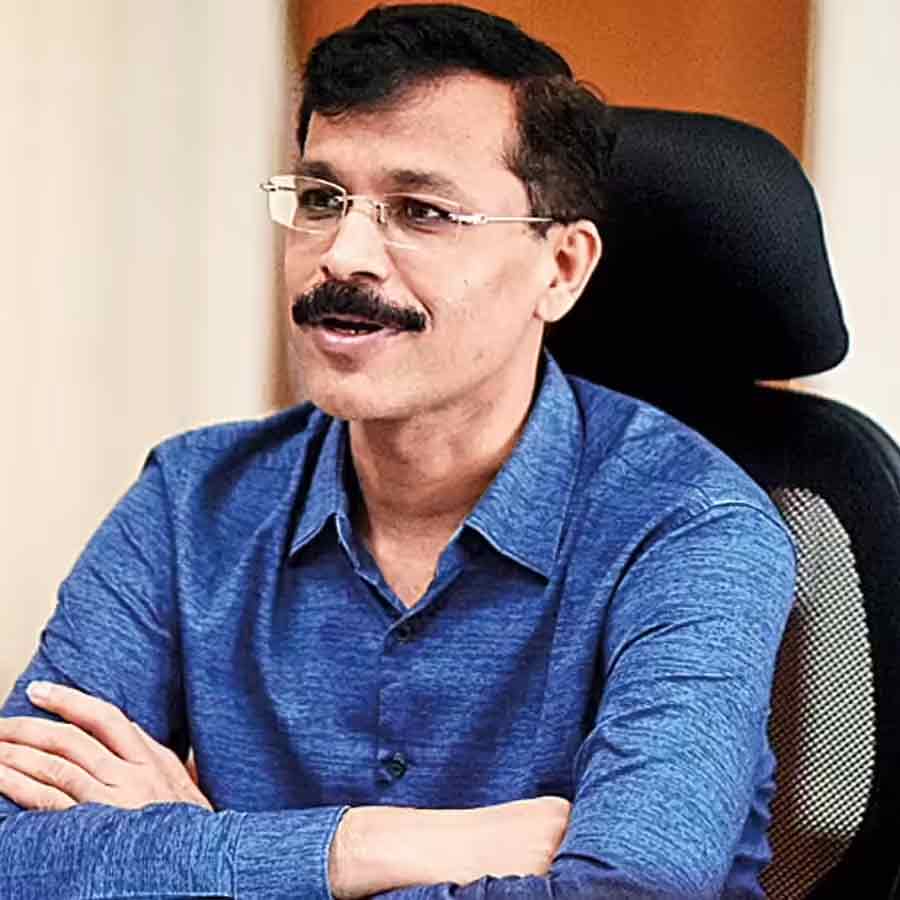 Meet IAS Officer of Maharashtra Who Got 24 Transfers in 21 Years of service