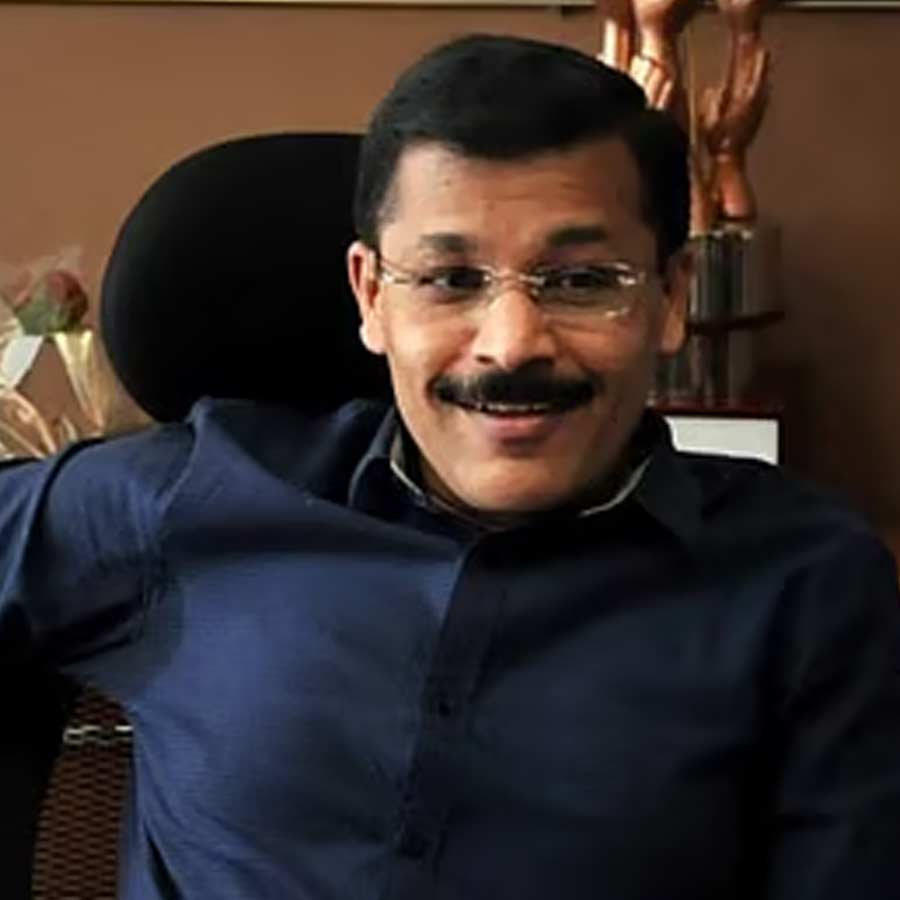 Meet IAS Officer of Maharashtra Who Got 24 Transfers in 21 Years of service