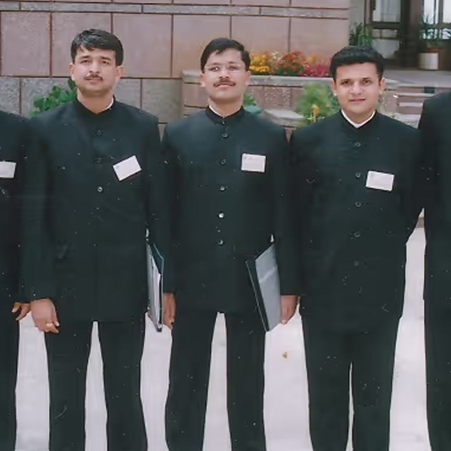 Meet IAS Officer of Maharashtra Who Got 24 Transfers in 21 Years of service