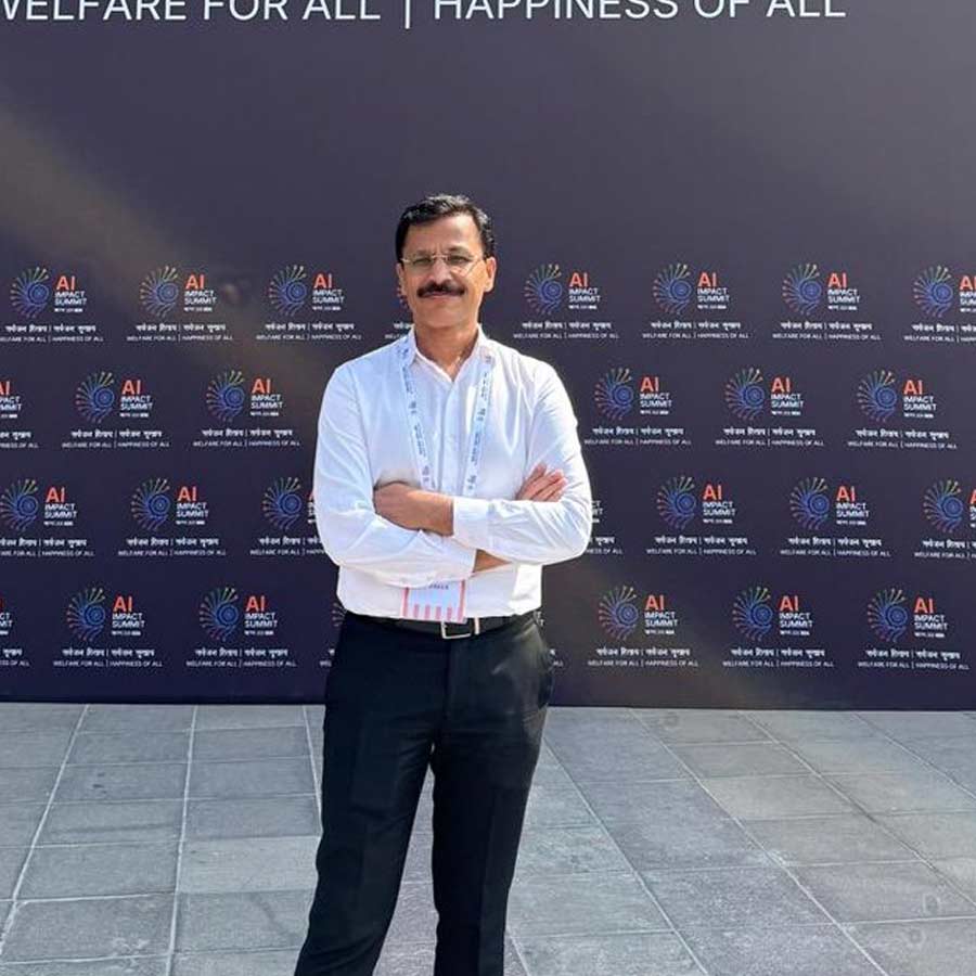 Meet IAS Officer of Maharashtra Who Got 24 Transfers in 21 Years of service