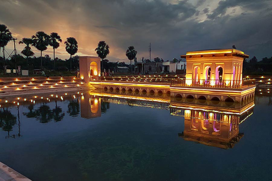 জলটুঙ্গির রূপ রাতেই উপভোগ্য।