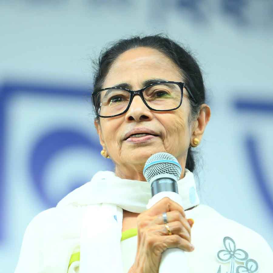 মুর্শিদাবাদের সুতির জনসভায় মুখ্যমন্ত্রী মমতা বন্দ্যোপাধ্যায়। নিজস্ব চিত্র।