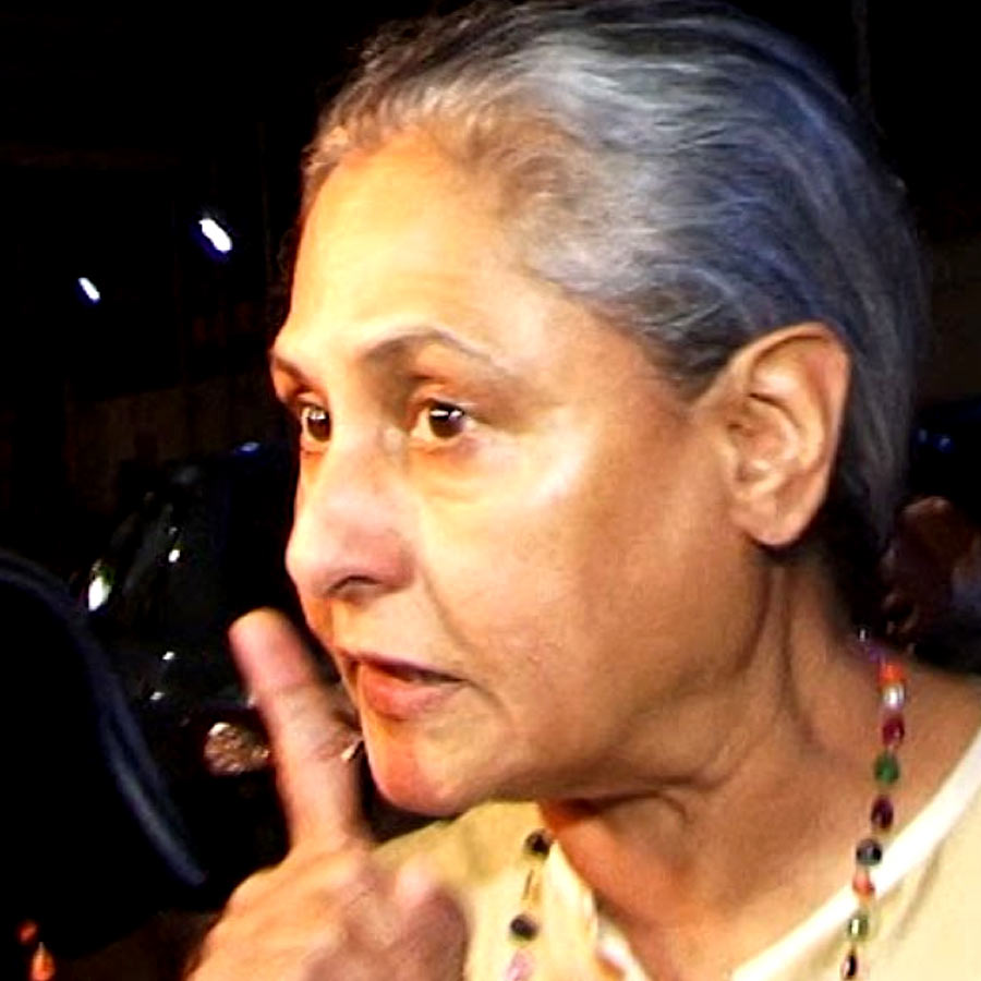 কেন ক্যামেরা দেখলেই রেগে যান জয়া?