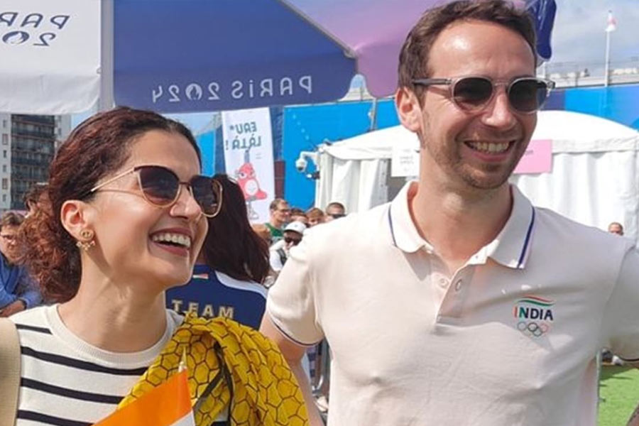 স্বামী মাথিয়াস বো-এর সঙ্গে তাপসী।