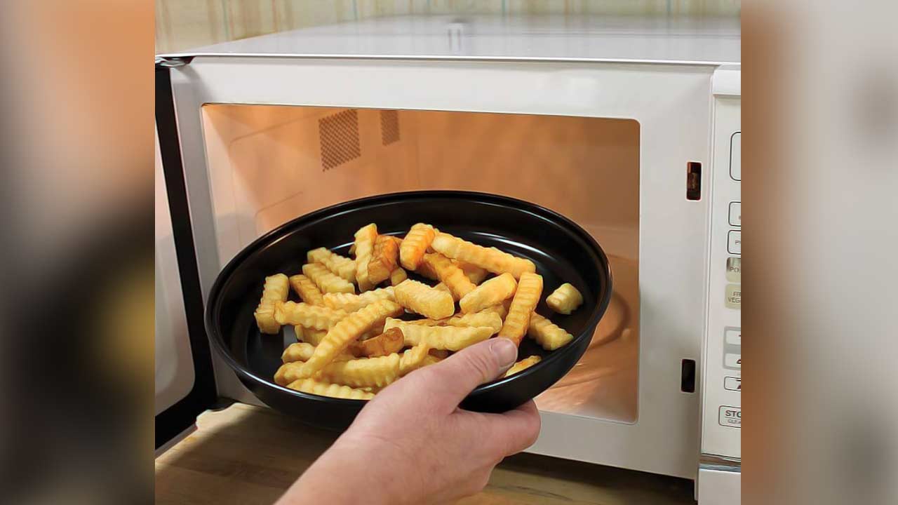 হিমায়িত ফ্রেঞ্চফ্রাই থেকে চিকেন নাগেটস কী ভাবে মাইক্রোঅয়েভ অভেনে মুচমুচে করে তুলবেন?
