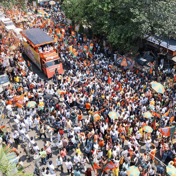 বিজেপির রোড শো-এ কর্মী-সমর্থদের জমায়েত।