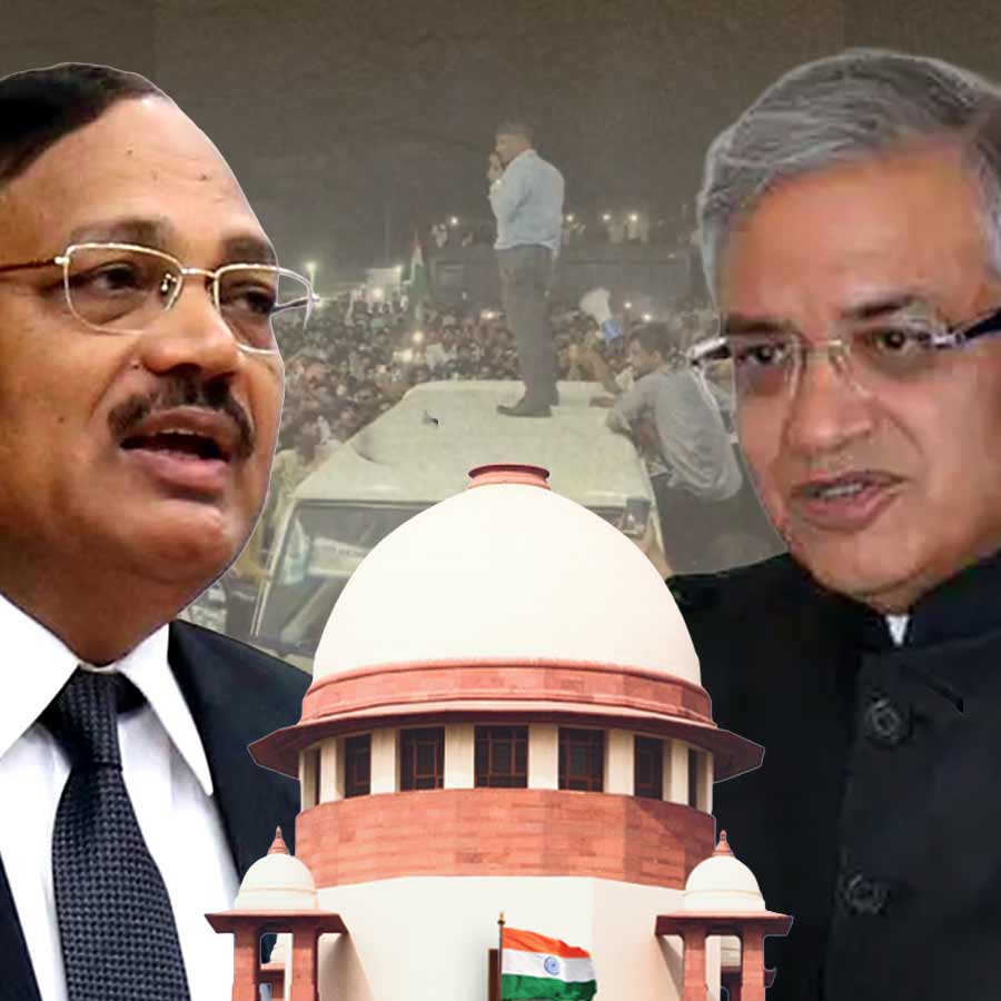 (বাঁ দিকে) সুপ্রিম কোর্টের প্রধান বিচারপতি সূর্য কান্ত। দেশের মুখ্য নির্বাচন কমিশনার জ্ঞানেশ কুমার (ডান দিকে)।