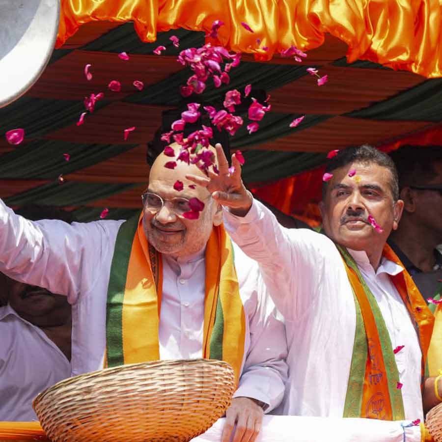 বৃহস্পতিবার ভবানীপুরের রোড শো-তে অমিত শাহের সঙ্গে শুভেন্দু অধিকারী।