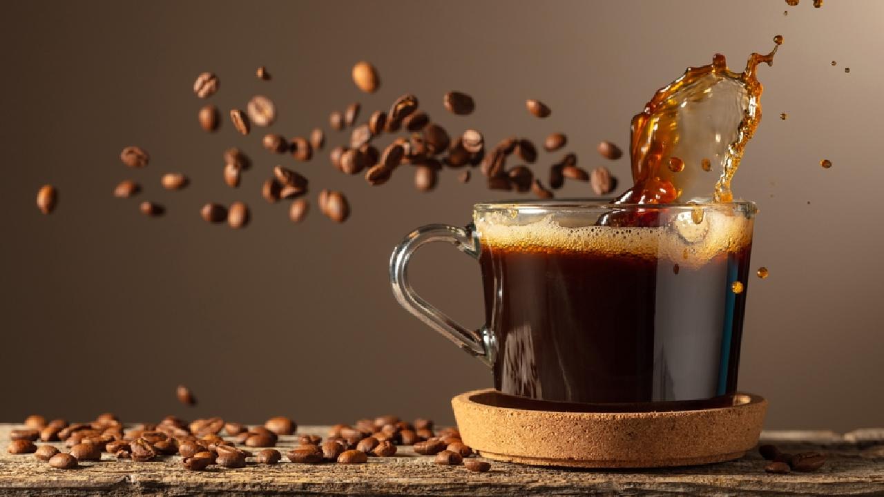 ফ্রিজে কি কফির গুঁড়ো রাখা ভাল?