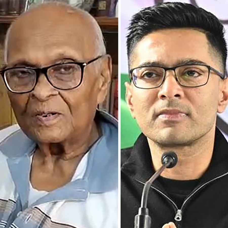 Nandalal Basu\\\\\\\'s grandson and his wife\\\\\\\'s names were deleted from voter list, Abhishek Banerjee assured help