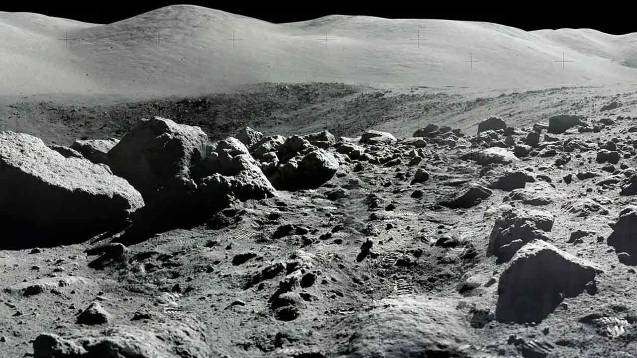 চাঁদ থেকে তুলে আনা শিলা পরখ করে নতুন তথ্য পেলেন বিজ্ঞানীরা।