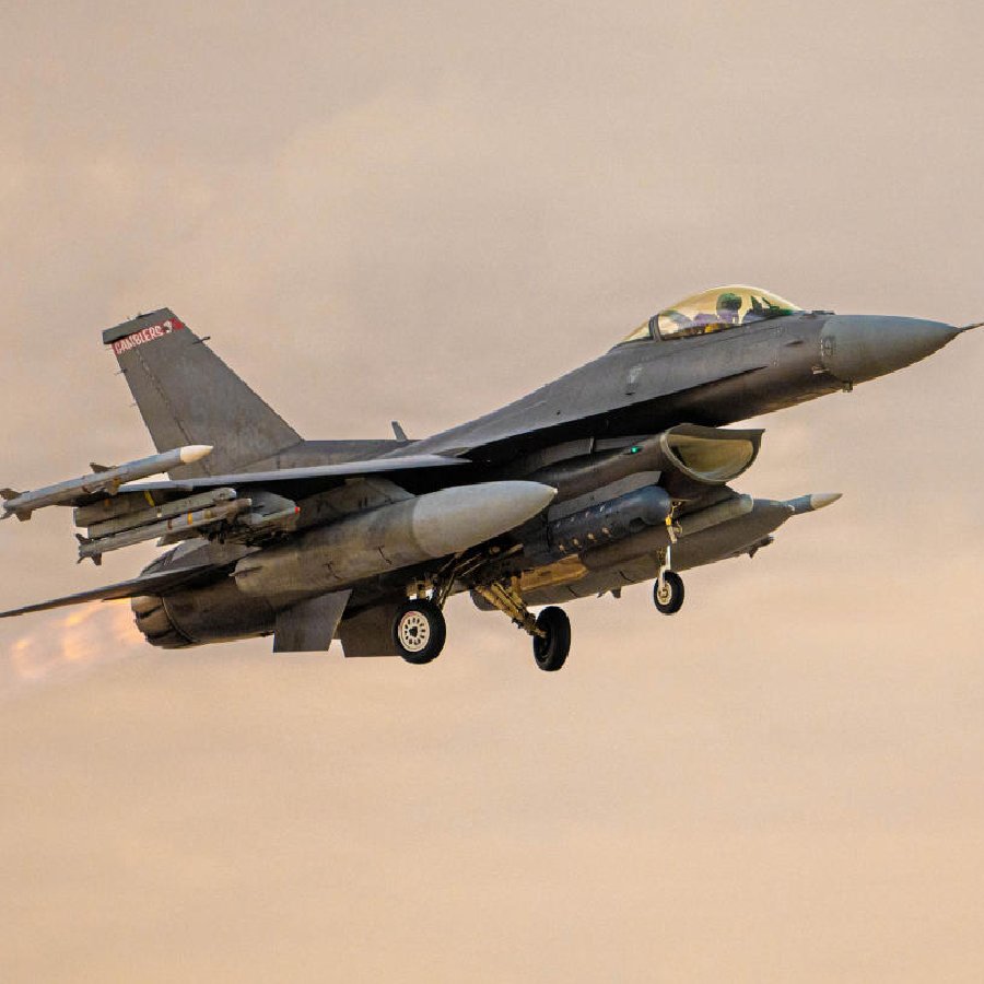 ইরানে যুদ্ধরত আমেরিকার যুদ্ধবিমান।