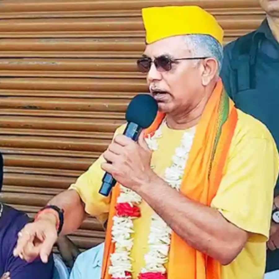 খড়গপুরের গোলবাজারে প্রচারে দিলীপ ঘোষ। শুক্রবার।