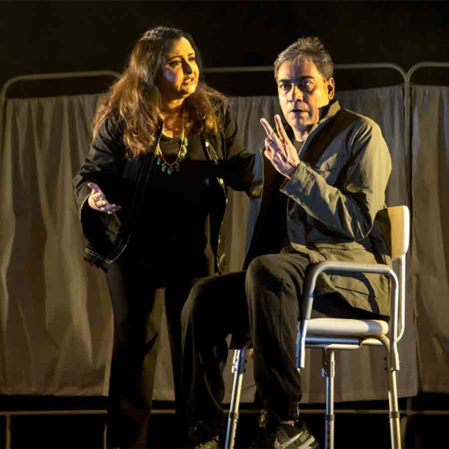 review of a  theatre play held at academy of fine arts