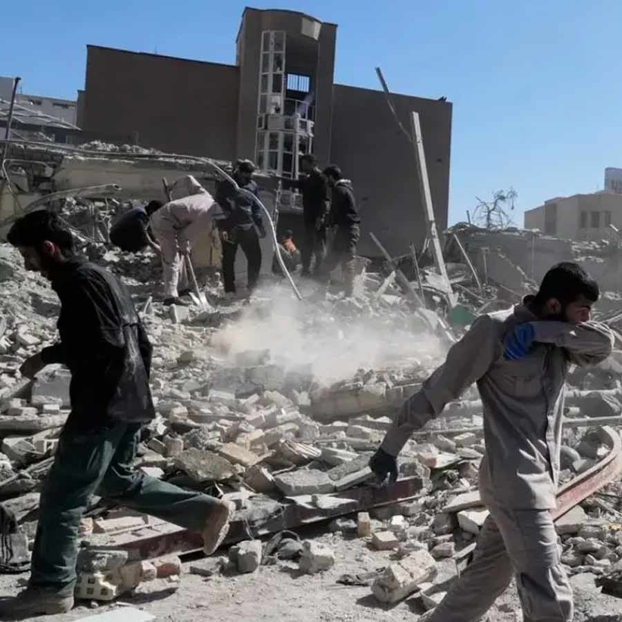 What are the possible outcomes of US Iran conflict if America decides to stop war in two or three weeks