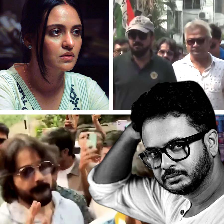 রিজেন্ট পার্ক থানায় প্রিয়াঙ্কা ও আর্টিস্ট ফোরামের সদস্যরা।