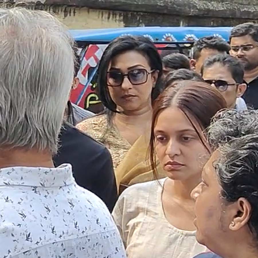 থানায় অভিযোগ করতে পৌঁছোন প্রিয়াঙ্কা সরকার। 