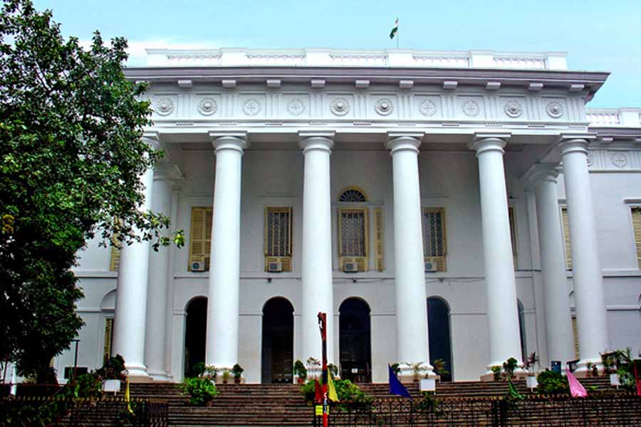 টাউন হল।