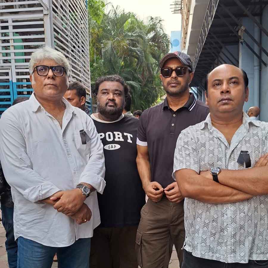 পিয়া, স্বরূপের নেতৃত্বে এই মৌনমিছিল হয়। 