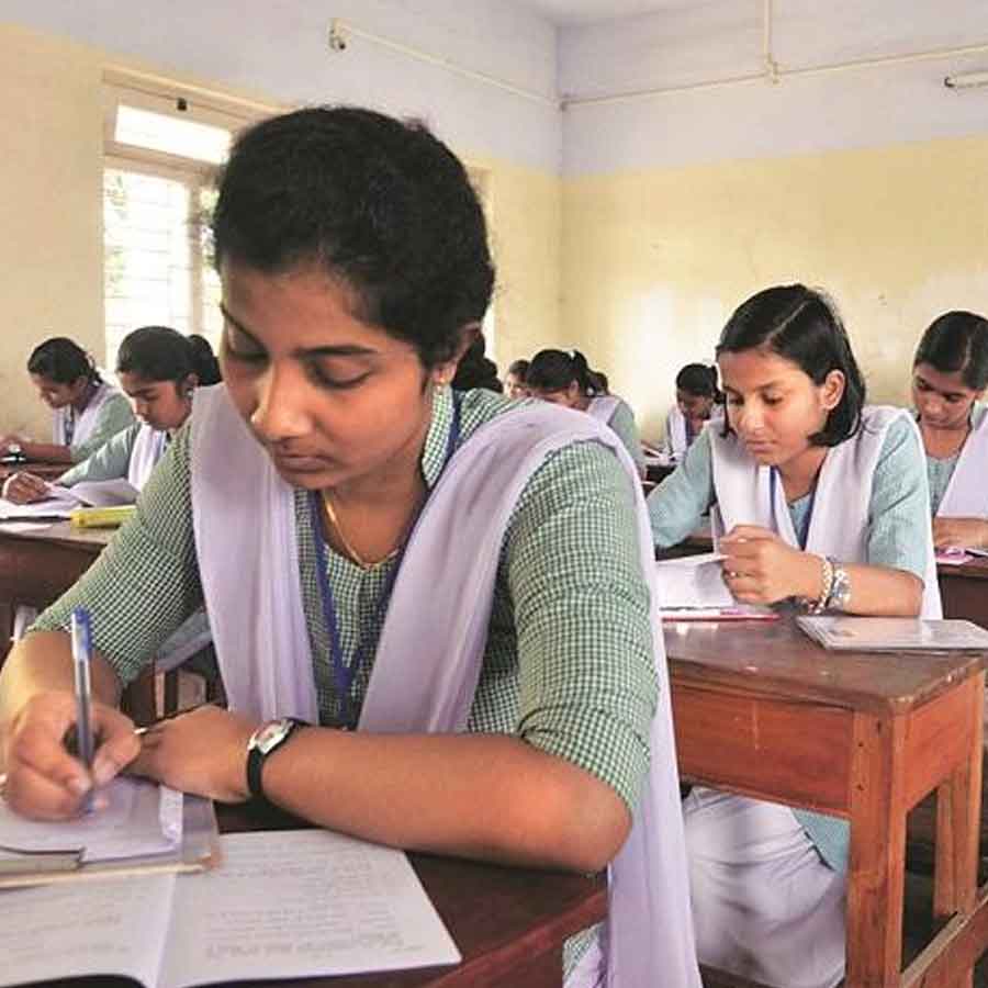 A fake notification has once again reignited the old controversy, with a section of teachers voicing their demand for a change in the semester system dgtl