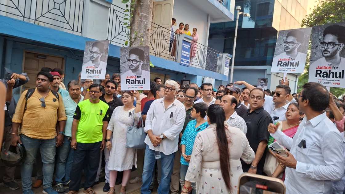 রাহুল অরুণোদয় বন্দ্যোপাধ্যায়ের জন্য পথে টলিউড।